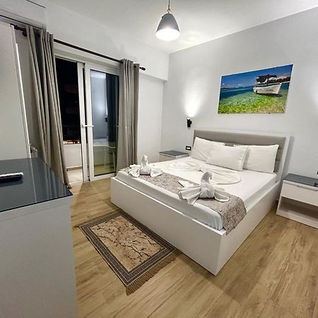 Hotel Real Sarandë Esterno foto