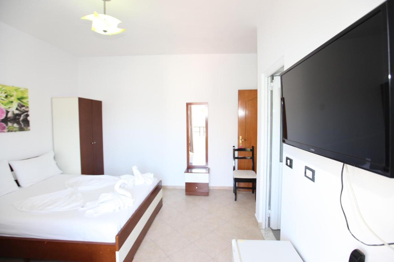Hotel Real Sarandë Esterno foto