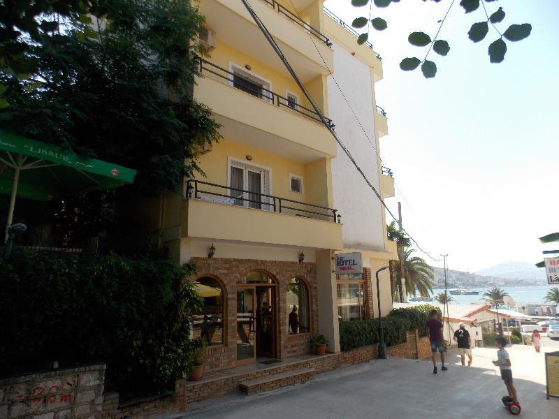 Hotel Real Sarandë Esterno foto