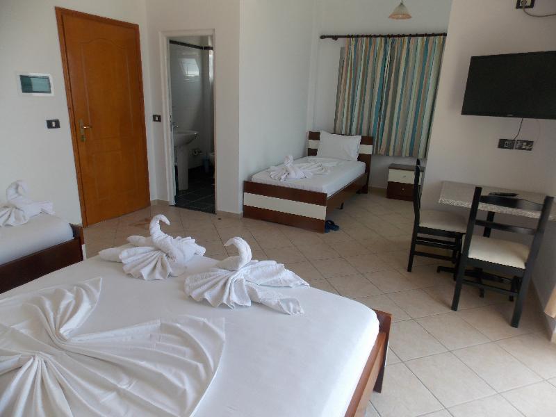 Hotel Real Sarandë Esterno foto
