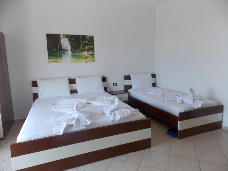 Hotel Real Sarandë Esterno foto
