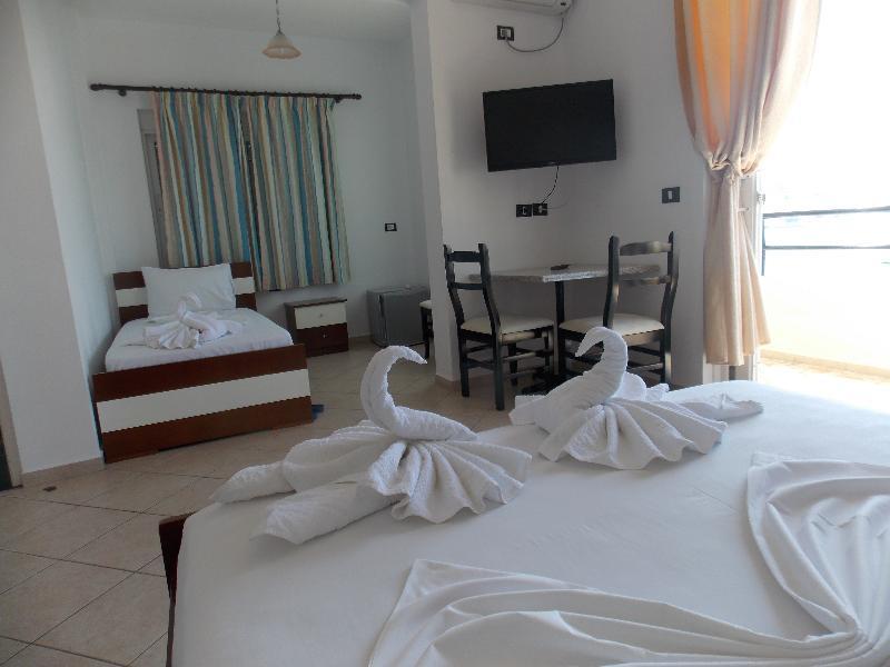 Hotel Real Sarandë Esterno foto