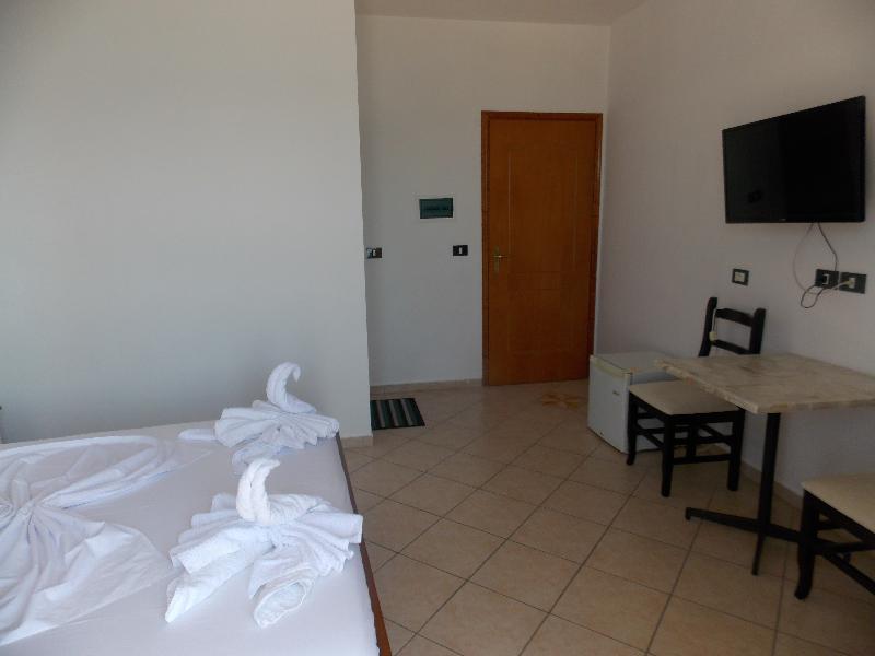 Hotel Real Sarandë Esterno foto
