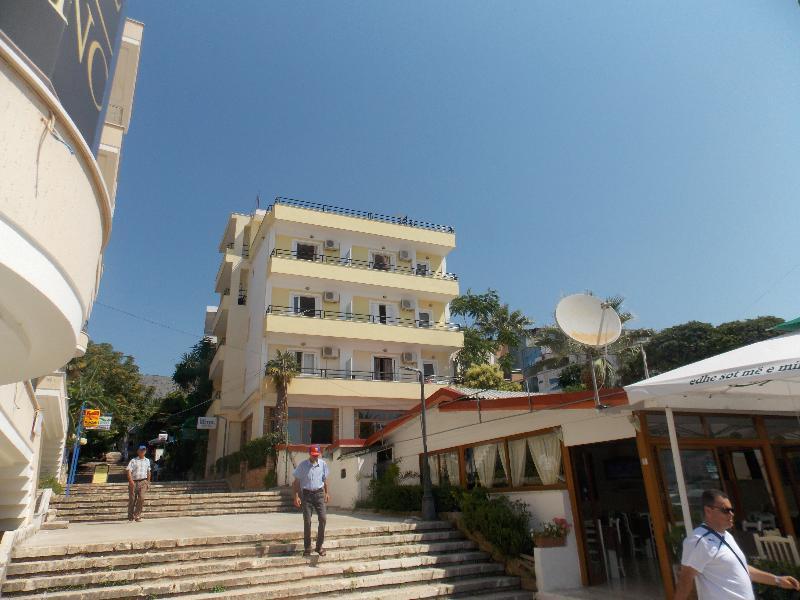 Hotel Real Sarandë Esterno foto