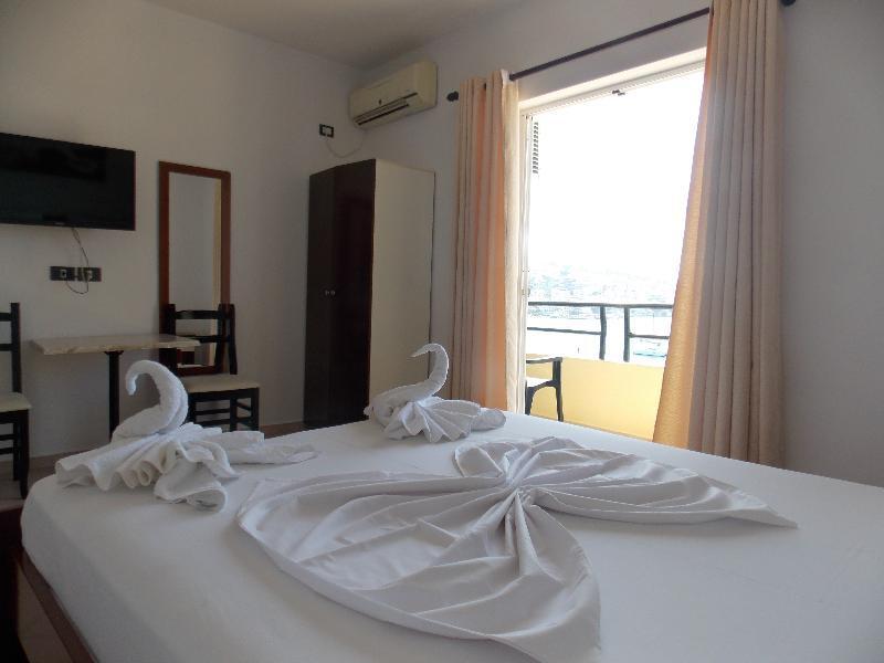 Hotel Real Sarandë Esterno foto