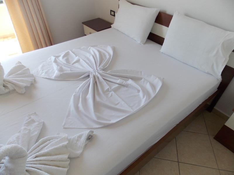 Hotel Real Sarandë Esterno foto