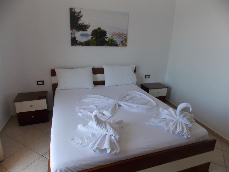 Hotel Real Sarandë Esterno foto