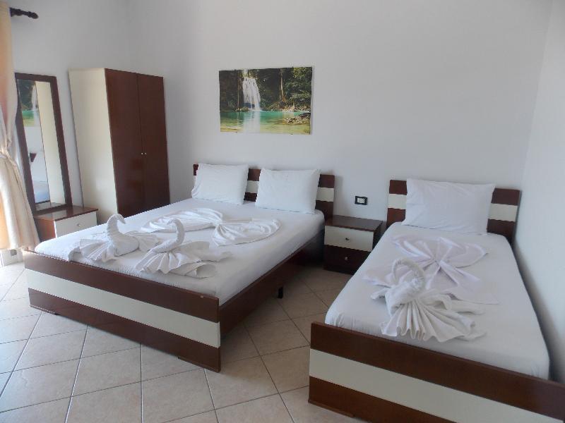 Hotel Real Sarandë Esterno foto