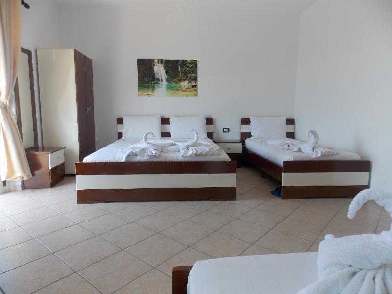 Hotel Real Sarandë Esterno foto