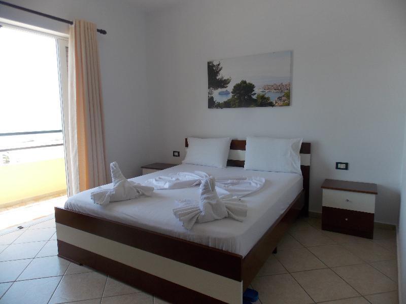 Hotel Real Sarandë Esterno foto