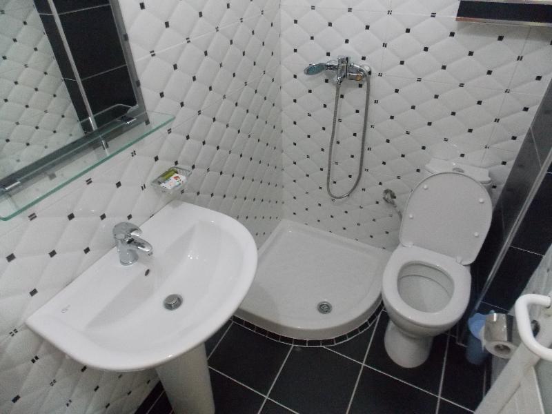 Hotel Real Sarandë Esterno foto