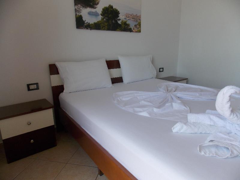 Hotel Real Sarandë Esterno foto