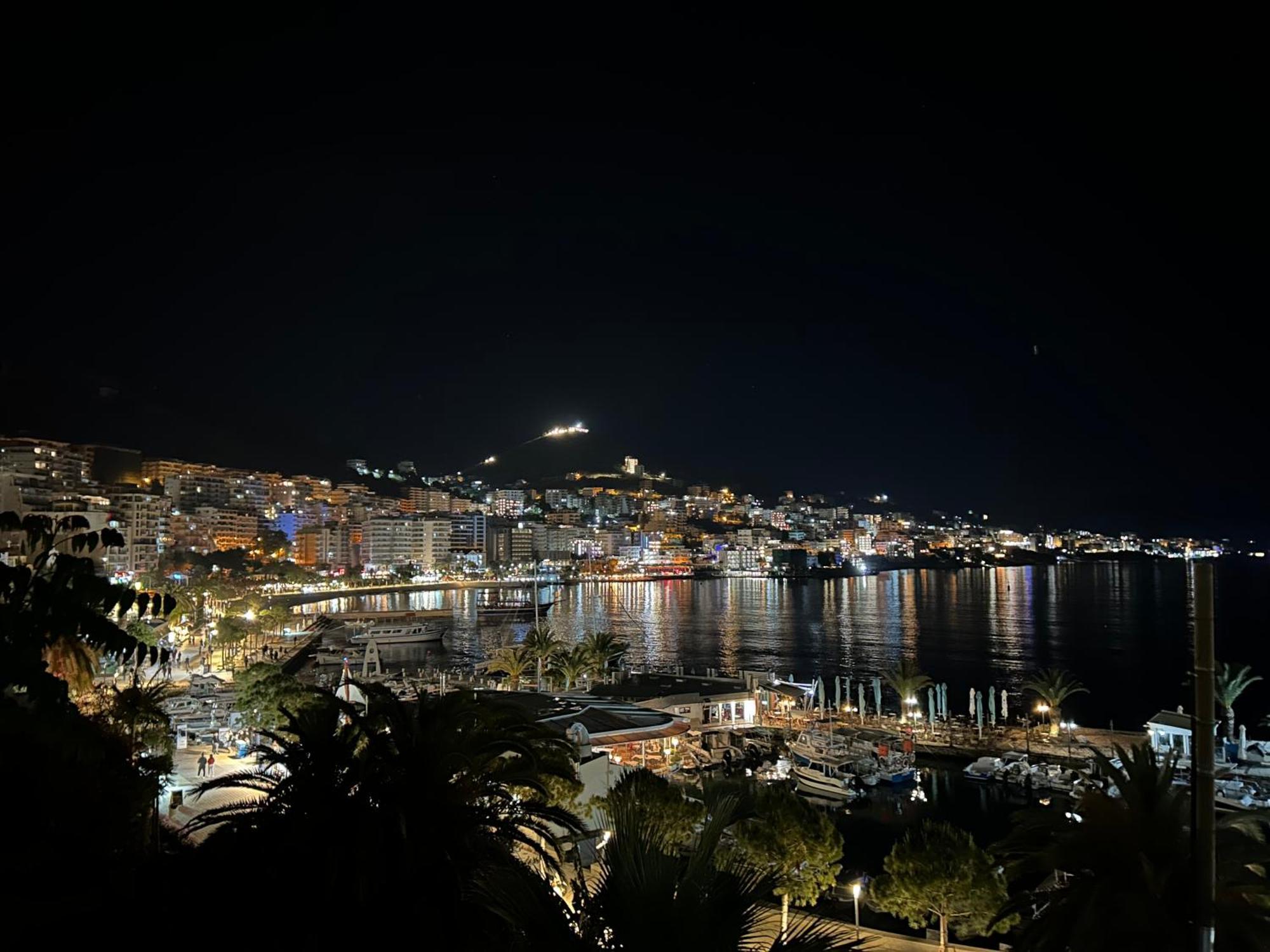 Hotel Real Sarandë Esterno foto