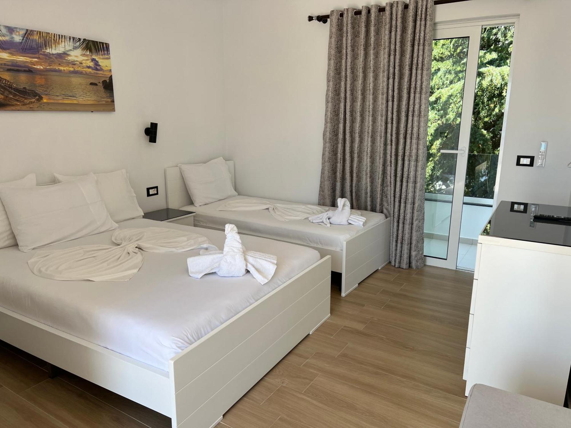 Hotel Real Sarandë Esterno foto