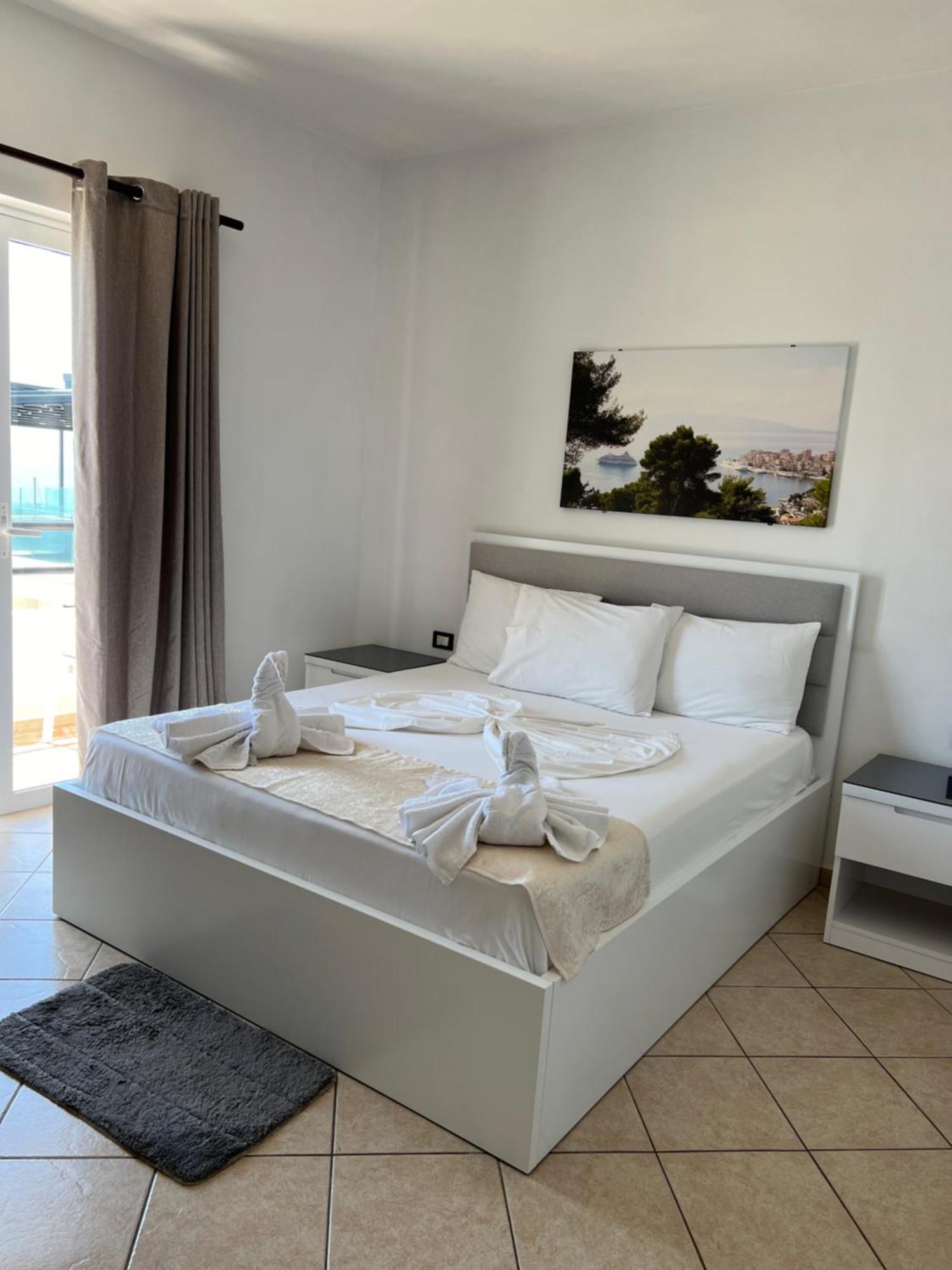 Hotel Real Sarandë Esterno foto