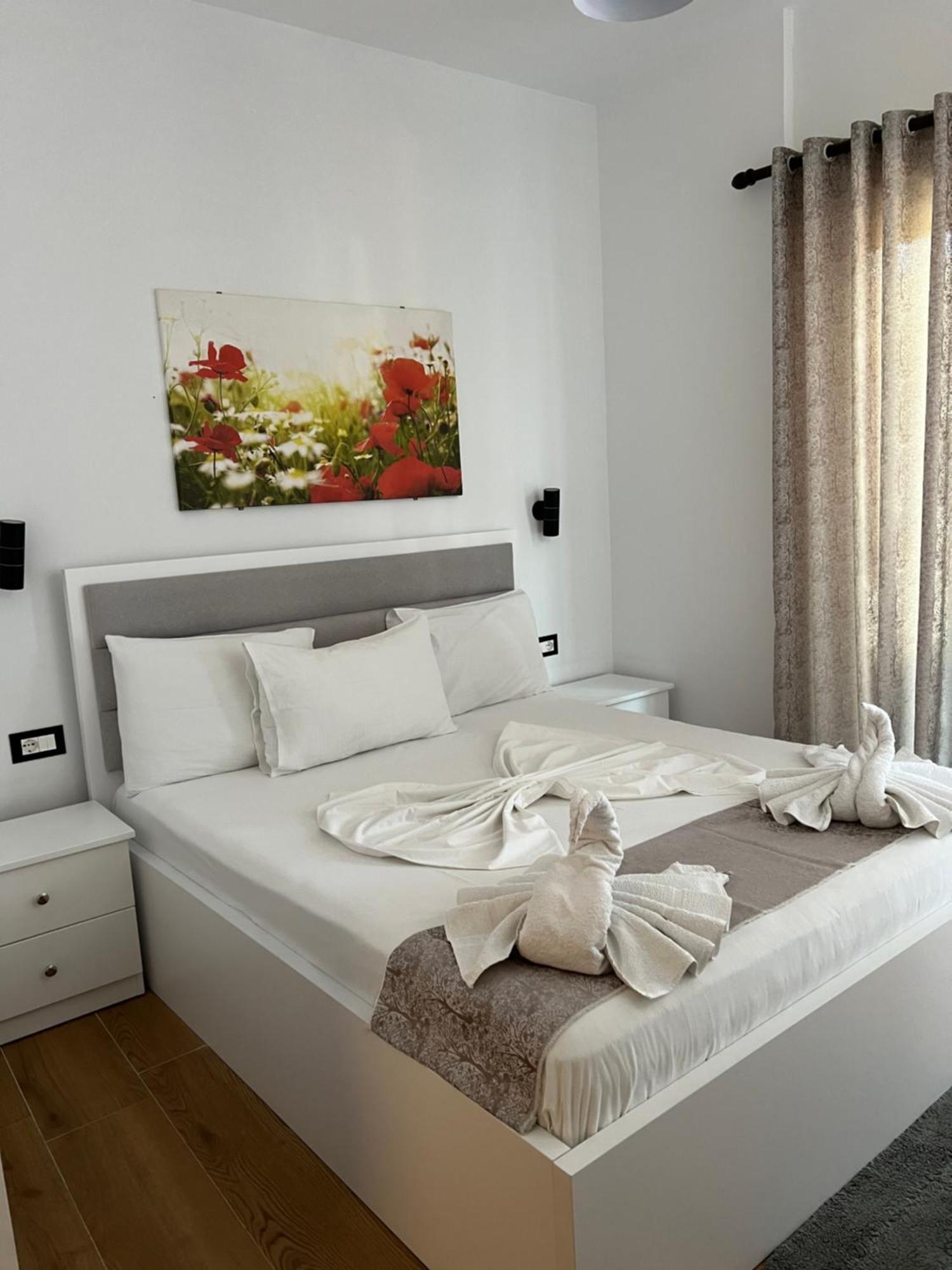 Hotel Real Sarandë Esterno foto