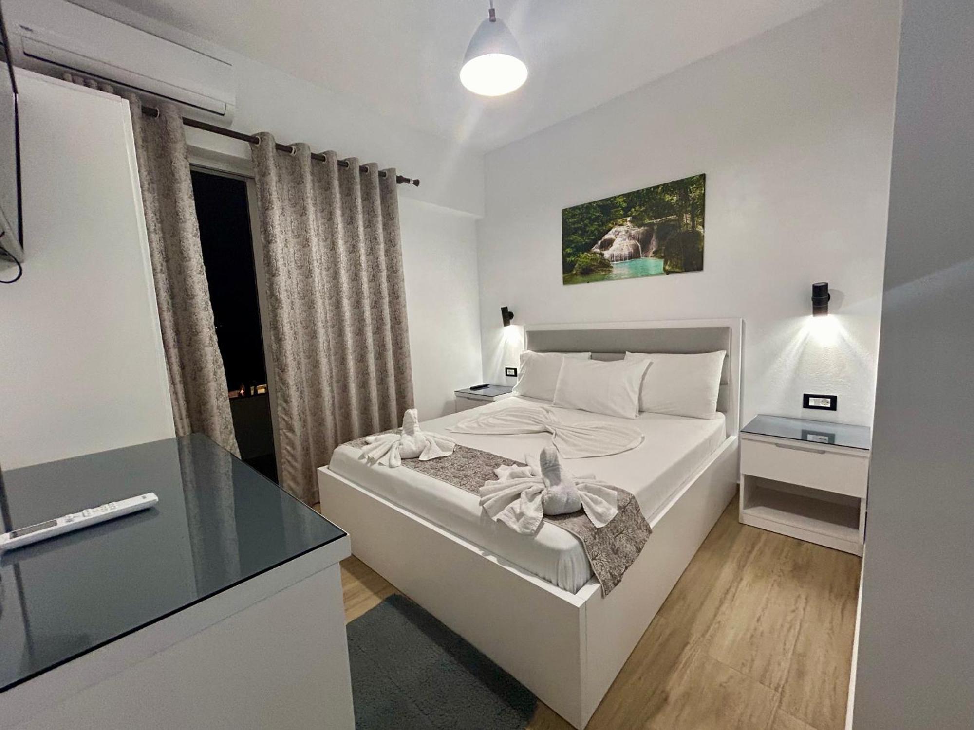 Hotel Real Sarandë Esterno foto